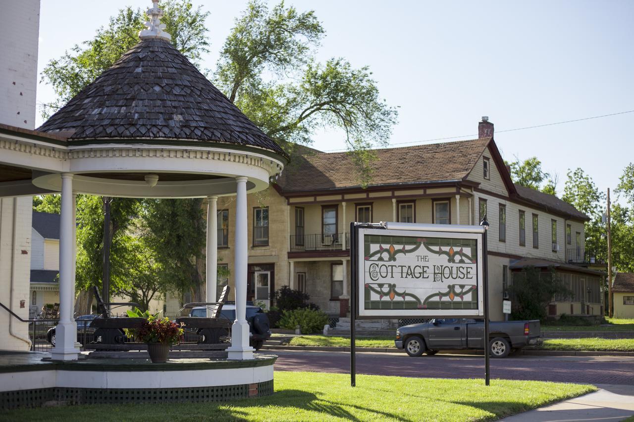The Cottage House Council Grove Bagian luar foto